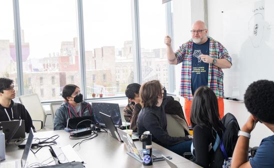 Prof. Michael Gladders talks with students in the 2023 Field Course in Astronomy and Astrophysics